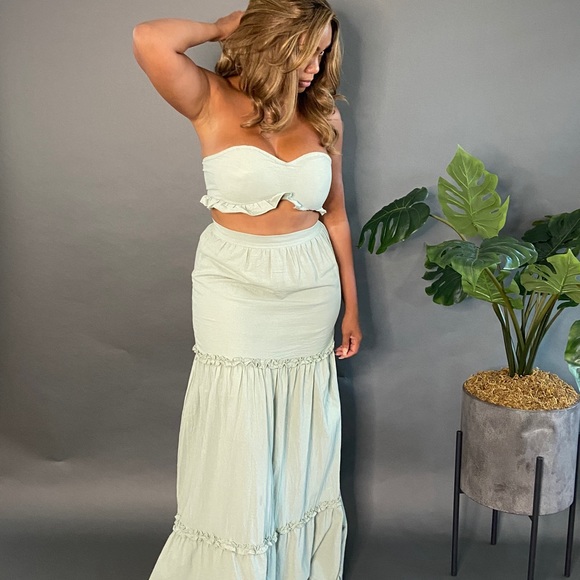 Fashion Nova Dresses & Skirts - 2piece ruffle tub and extra long skirt.